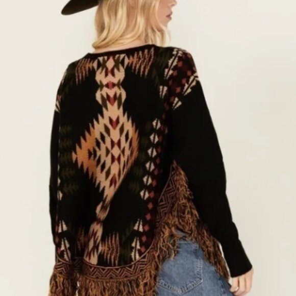 Cotton & Rye Reno Fringe Poncho w/ Sleeves - Picture 5 of 15